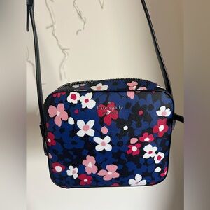 KATE SPADE NEWBURY LANE BOUQUET
POP CAMMIE CROSSBODY
